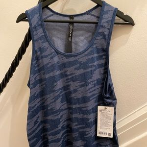 Brand: Lulu Lemon
Style: Metal Vent Breathe Tank
Color: Blue - Pattern
Brand New